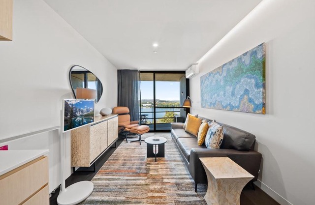 Stylish Studio in Acton with Stunning Water Views