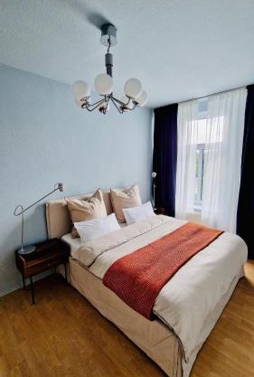 Stylish & sunny Apt near River