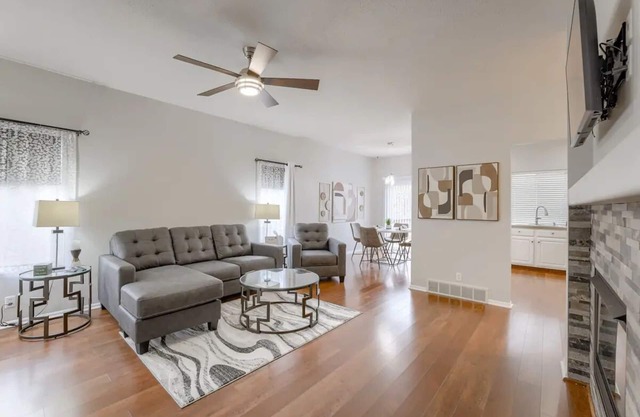 Stylish Townhome on Browne