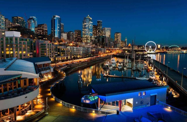 Stylish Urban Oasis with hot tub and pool!