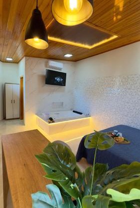 Suíte dos Sonhos - Suíte climatizada - Romântica, única e meio à natureza!