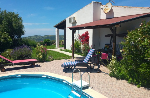 Su Acchile villa in the countryside with pool near to sea