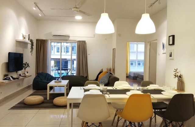 Subang City Residence, 8-9 pax with Balcony, Walking Distance to Summit, 5min to Sunway