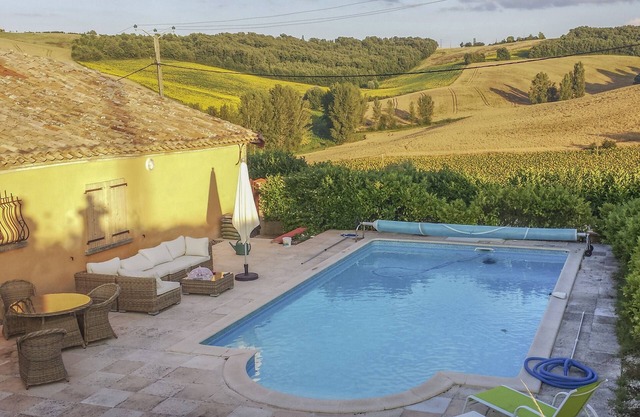 Sublime views, peace & serenity in French Tuscany. Air conditioning, heated pool