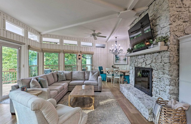 Sugar Mountain Escape w/ Deck & Mountain Views!