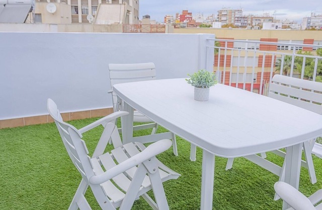 Suitable. Dawn | 3B | 3 pax.