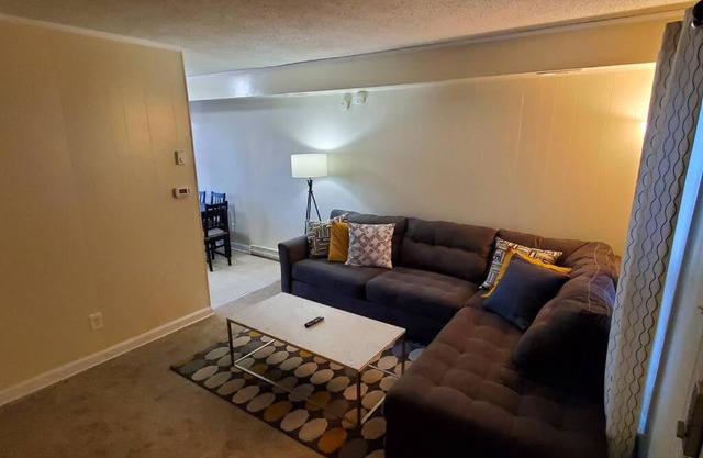 Suite 7, Sleep 6, Walk to Attractions in Uptown