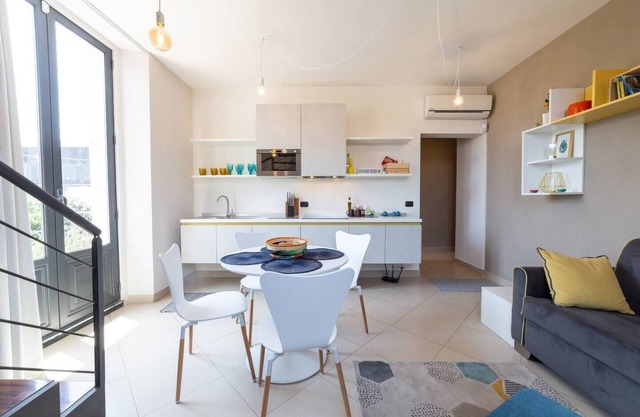 Suite Apartment - Fast Wifi - A/C - Supermarket & Shops -exclusive "SunTripSicily"