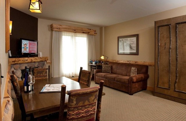 Suite + Balcony | Pool + On-Site Waterpark!