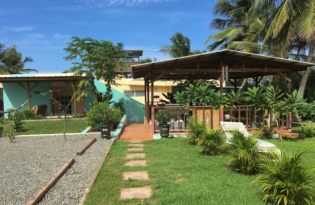 Suite C PRIVATE BEACH PATH a place to stay after you play all day!