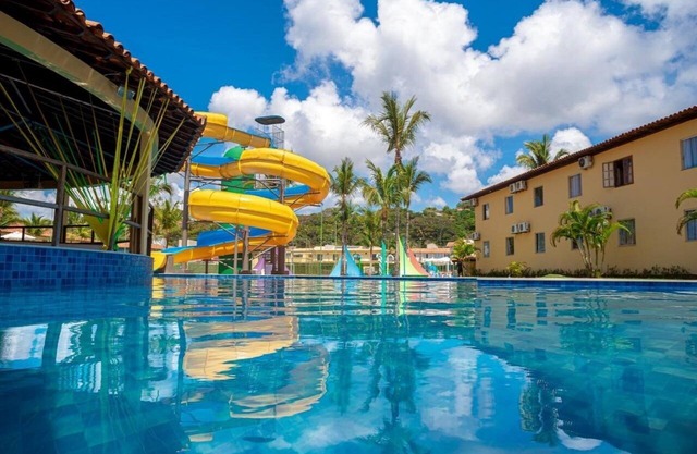 Suite in a hotel on the Porto Seguro waterfront with a water park and leisure facilities for the family.