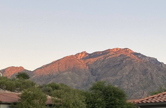 Summer discount!, two pools, gym & near hiking! Mountain View’s!