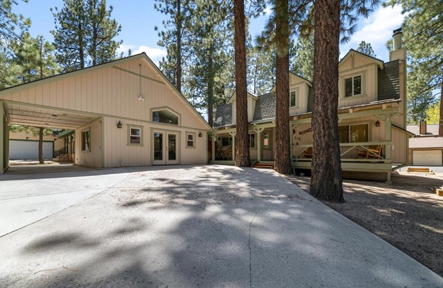 Summit Mountain Lodge - Amazing location just down the street from Snow Summit!