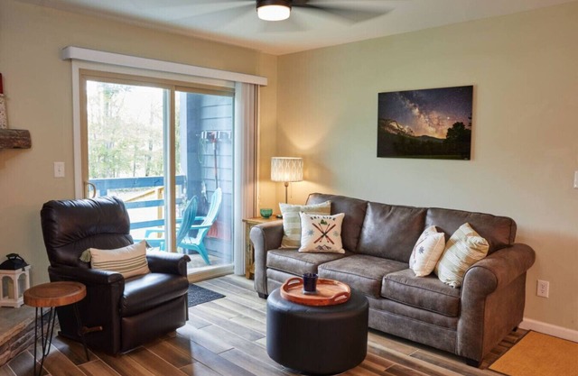 Summit View – Walk to Timberline Mountain ski lifts and lodge!