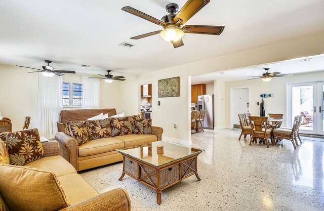 Sumptuous Home with Private Pool, Central AC, WiFi, and Private Washer/Dryer