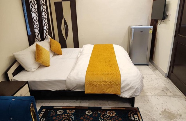 Sun Moon Residency and Apartments, Hotels in Rohini