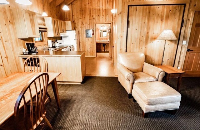 Sun Mountain Lodge - Lakeside One-Bedroom