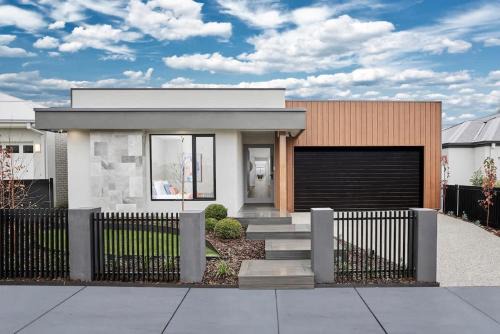 Sunbury Luxury - The Perfect Family Entertainer