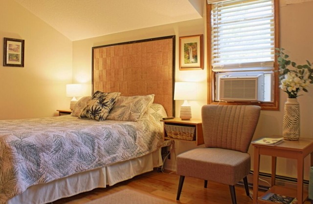 Sunflower Inn Bed & Breakfast - Plumeria Room