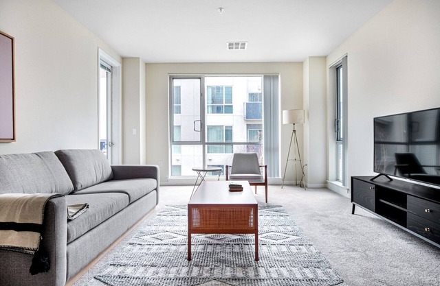 Sunlit Santa Clara 2BR w/Parking, Gym, walk to Groceries, by Blueground