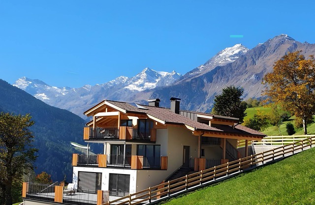 "Sunnseitn Lodge Apt Exclusive Panorama" with heated whirlpool, infrared sauna and large terrace.