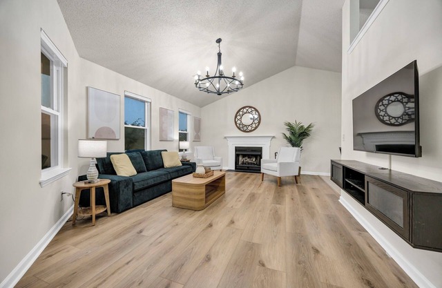 Sunny 3BR+ Flex Room Retreat and Private Backyard