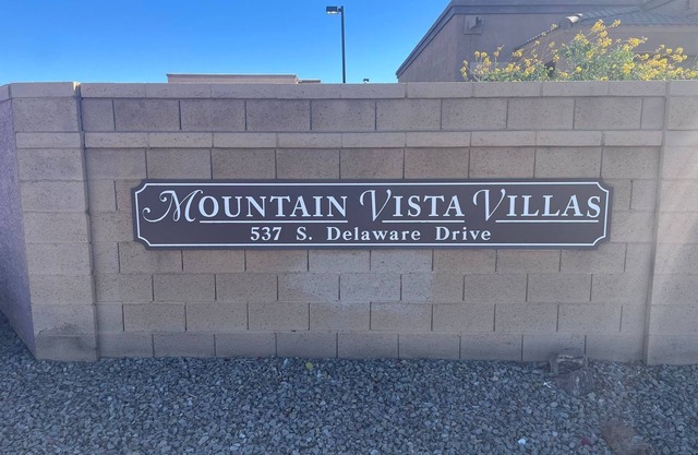 Sunny condo with pool, spa & Superstition Mountain view. Hiking, golfing & more.