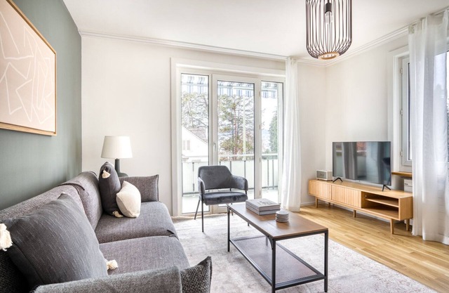 Sunny Erlenbach 3.5 Room w/Storage, 3 min to Market, by Blueground