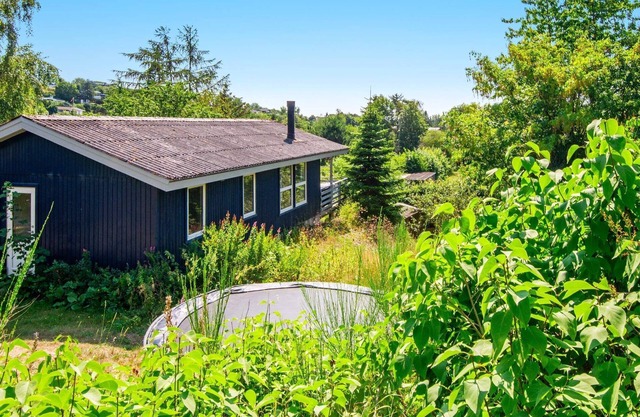 Sunny Hillside Cottage-By Traum