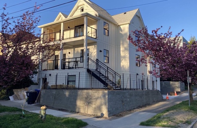 Sunny large studio apartment with high ceilings