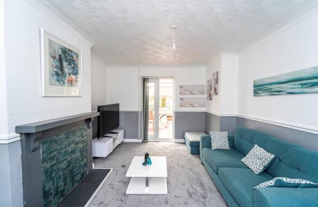 Sunny Lodge in Anstey - Spacious 3 Bedroom Home