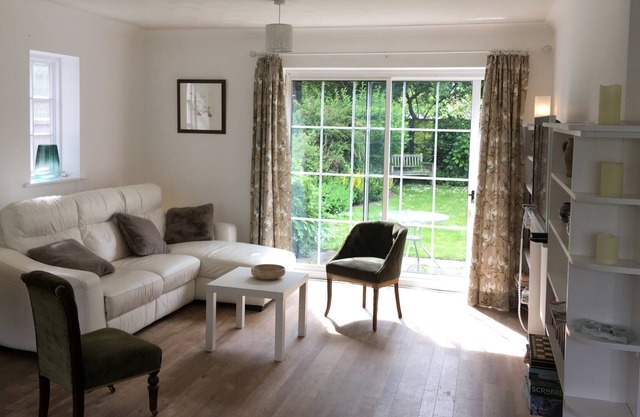 Sunny Rural Village Home sleeps 4/5 of Goodwood