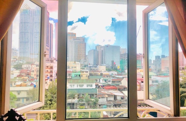 Sunny Side Condo Over looking Makati Metro Manila with Resort Pool.