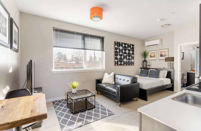 Sunny Studio - New Build - AC - Fast WiFi