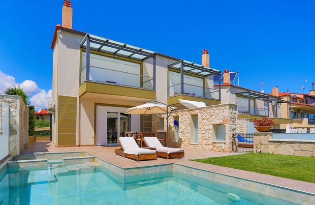 Sunny Villa in Chaniotis