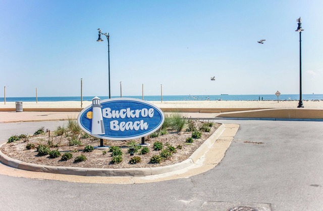 Sunnyside Inn Front House