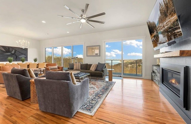 Sunrise Glory - Perfect Patio & Views - Sleeps 15