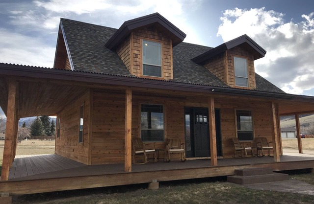 Sunrise House - New Home in Heart of Garden City