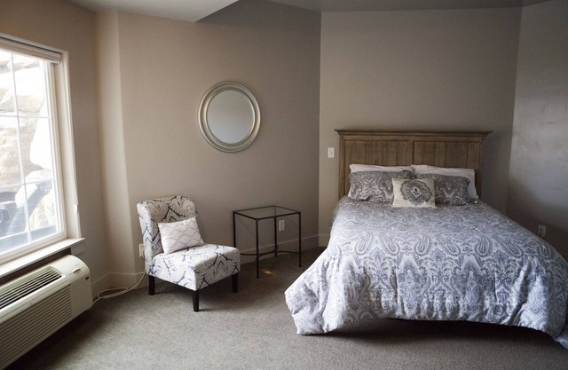 Sunrise Resort Room #103 | 1 Bed, 1 Bath