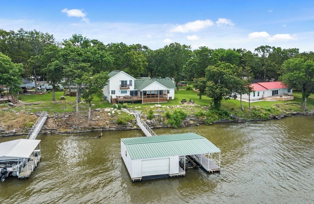 Sunset Cottage on Grand: Waterfront Views - Dock - Fire Pit - Boat Parking