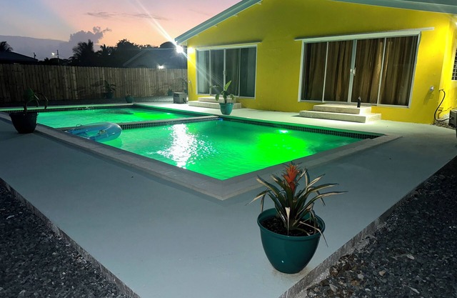 Sunset Island Sanctuary; sleeps 4!