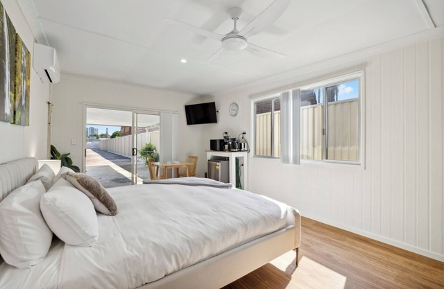 Sunset Palms Studio Cozy Coastal Stay in Coffs Harbour
