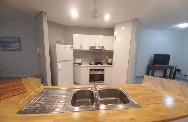 Sunset Stay Ground level 2 bedroom apartment with private courtyard