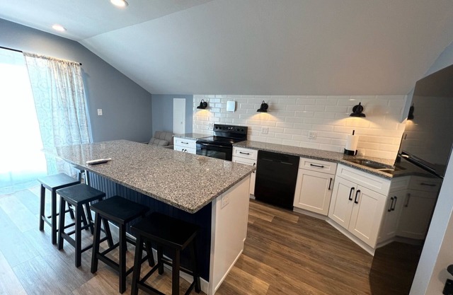 Sunset View Bayfront Cottage