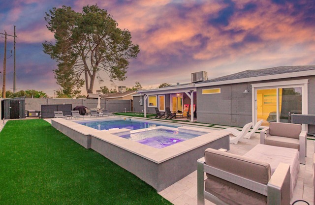 Sunsets on 11th by AvantStay | Resort-Style Pool + Hot Tub | Game Room
