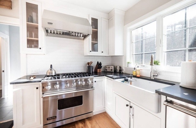 Sunsets On Blue Hill, Newly Renovated Farmhouse