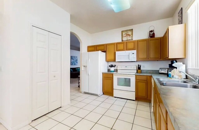 Sunshine and Sunsets villa with pool