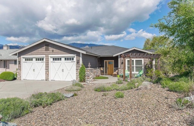 Sunshine House at Wapato Point Lake Chelan 5 minute walk to downtown Manson!