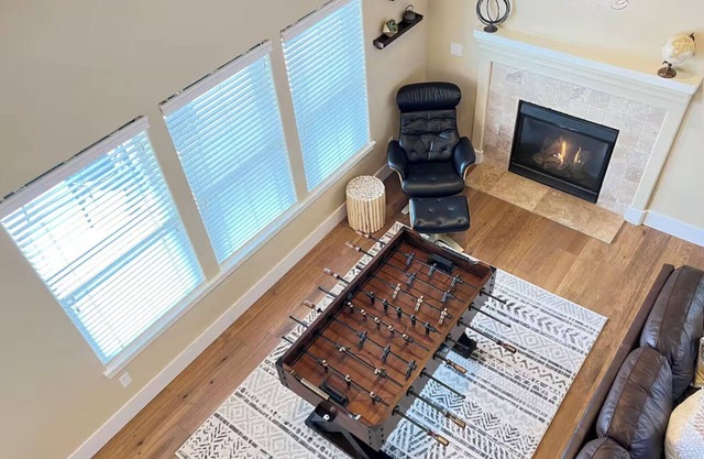 Sunshine Retreat - Hot Tub & Game Room &BBQ &AC close to Old Mill