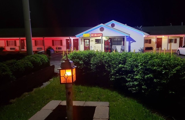 Super 7 Motel Sedalia